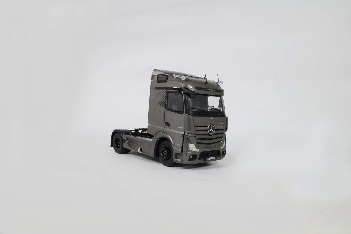 Solido S2400205 Camion miniature collection 1/24 Mercedes-Benz Actros L Argent mat 2021 - Breizh Modélisme.