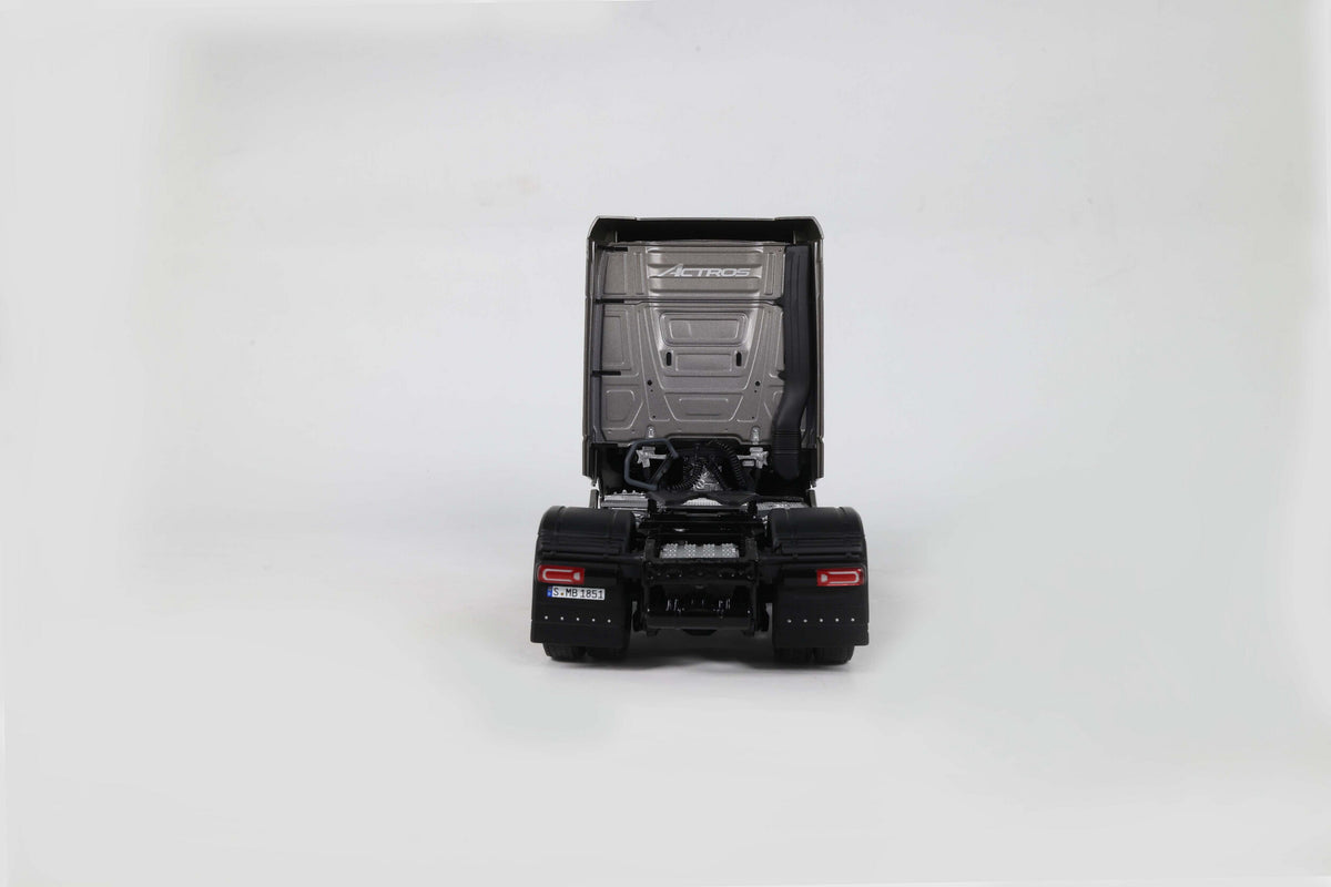 Solido S2400205 Camion miniature collection 1/24 Mercedes-Benz Actros L Argent mat 2021 - Breizh Modélisme.