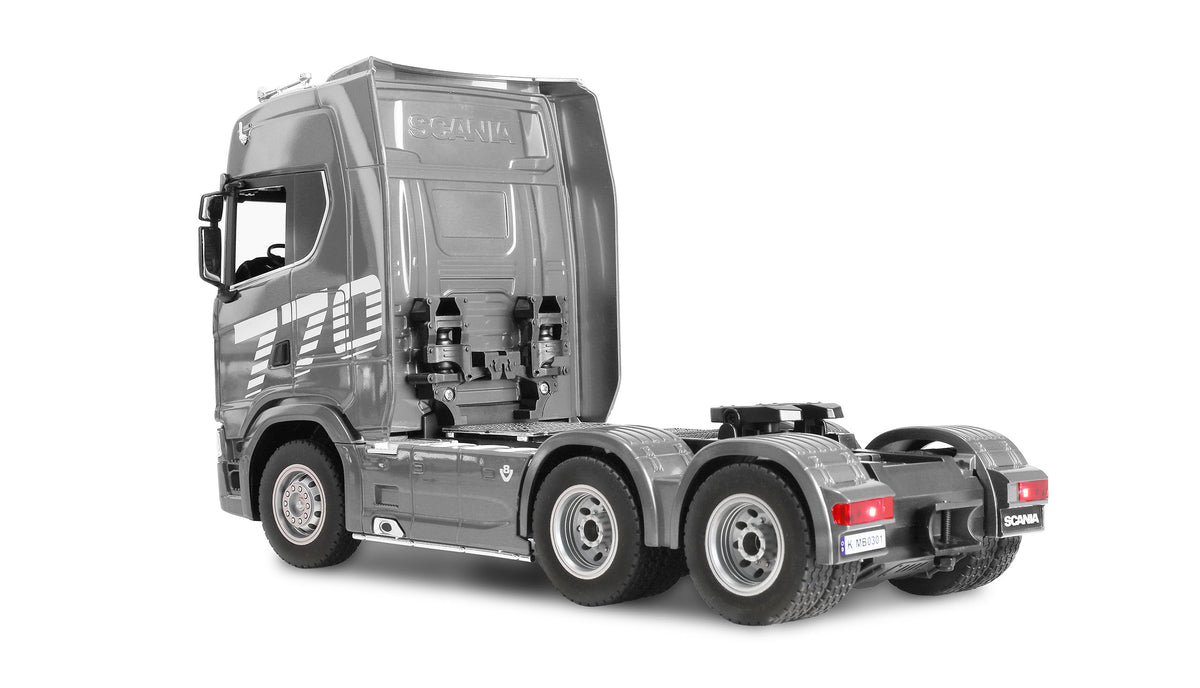 Amewi Scania 770S RC 1/24 gris avec remorque porte-engins (Copie) - Breizh Modélisme.