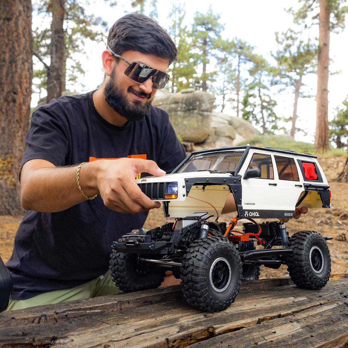 Crawler Axial SCX10 III Jeep Cherokee XJ 1/10 4x4 RTR blanc AXI-2037T2
