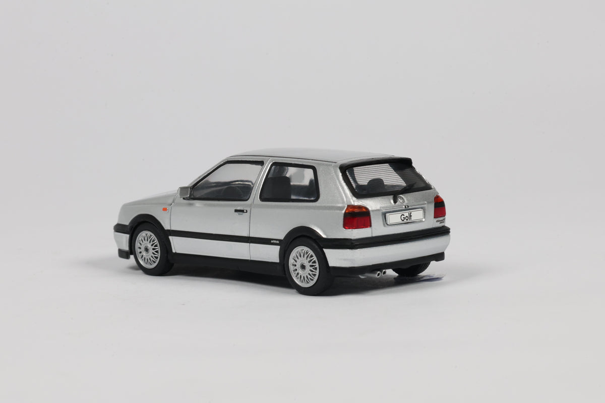 Voiture miniature 1/43 Volkswagen Golf MKIII vr6 argent diamant 1994 Solido S4316403 - Breizh Modélisme.