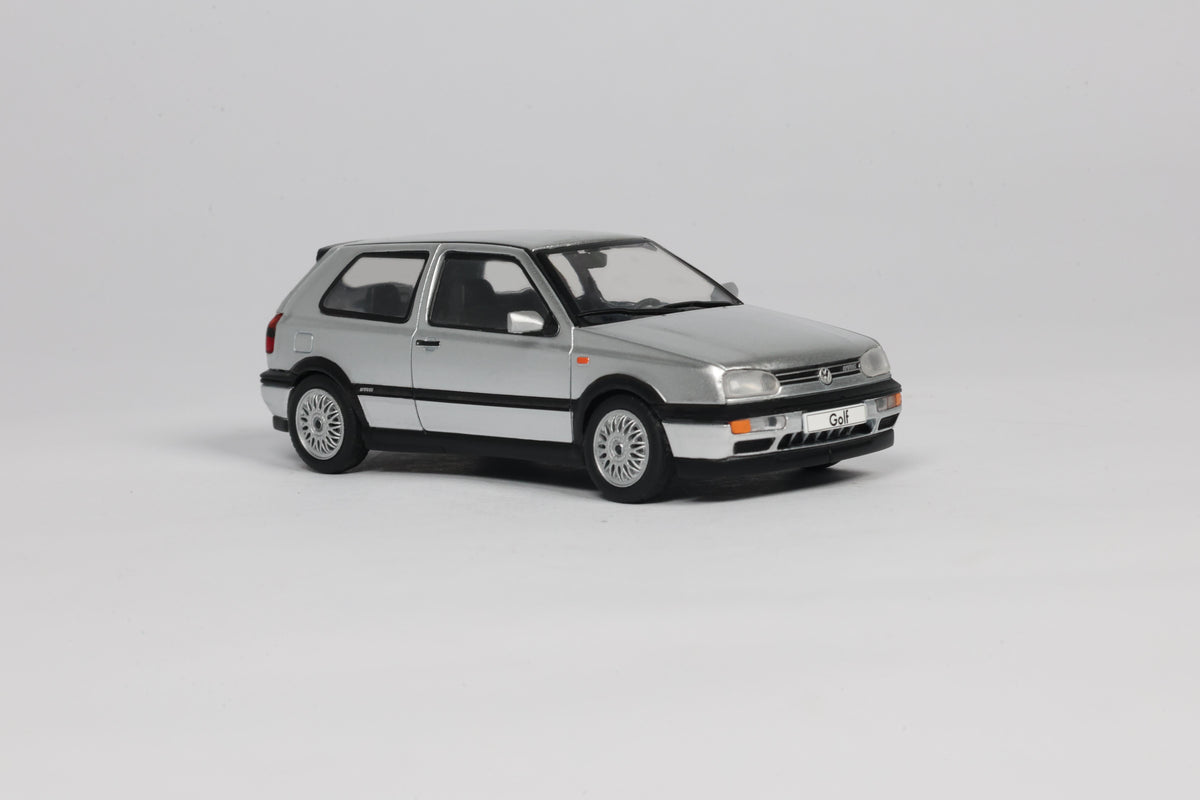 Voiture miniature 1/43 Volkswagen Golf MKIII vr6 argent diamant 1994 Solido S4316403 - Breizh Modélisme.