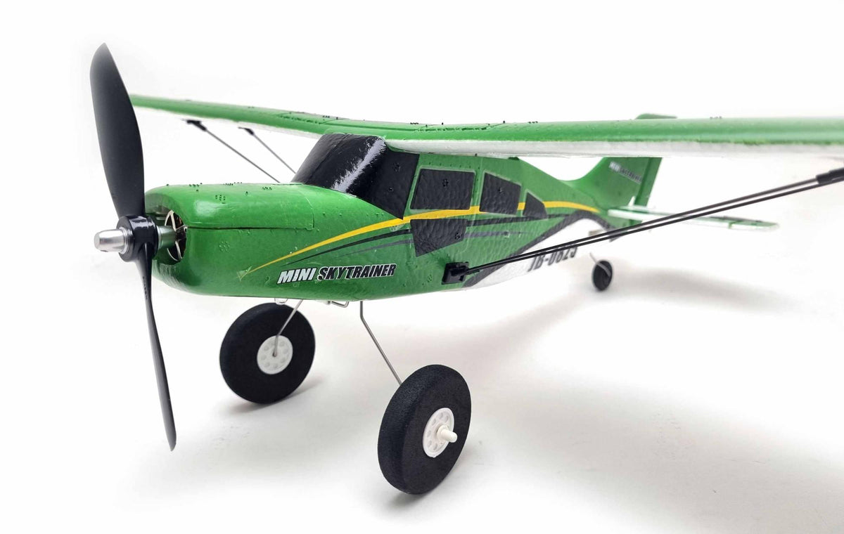 Avion débutant mini Skytrainer vert - T4531GR - Breizh Modélisme.