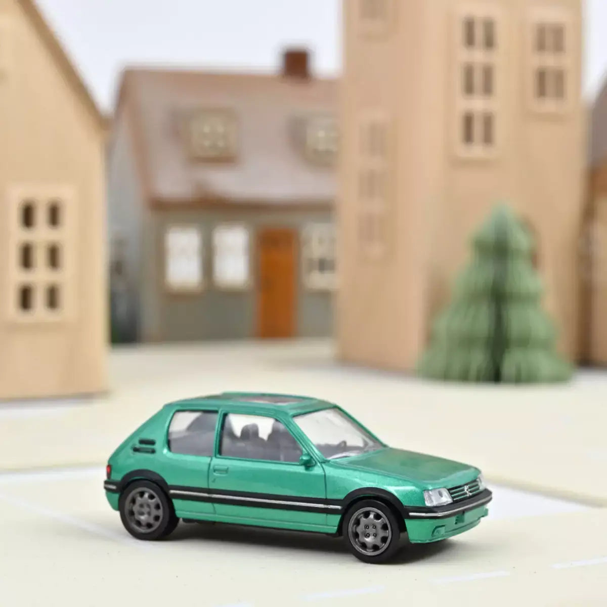 Voiture miniature 1/43 Peugeot 205 GTi 1992 Vert métallisé Jet-car Norev display