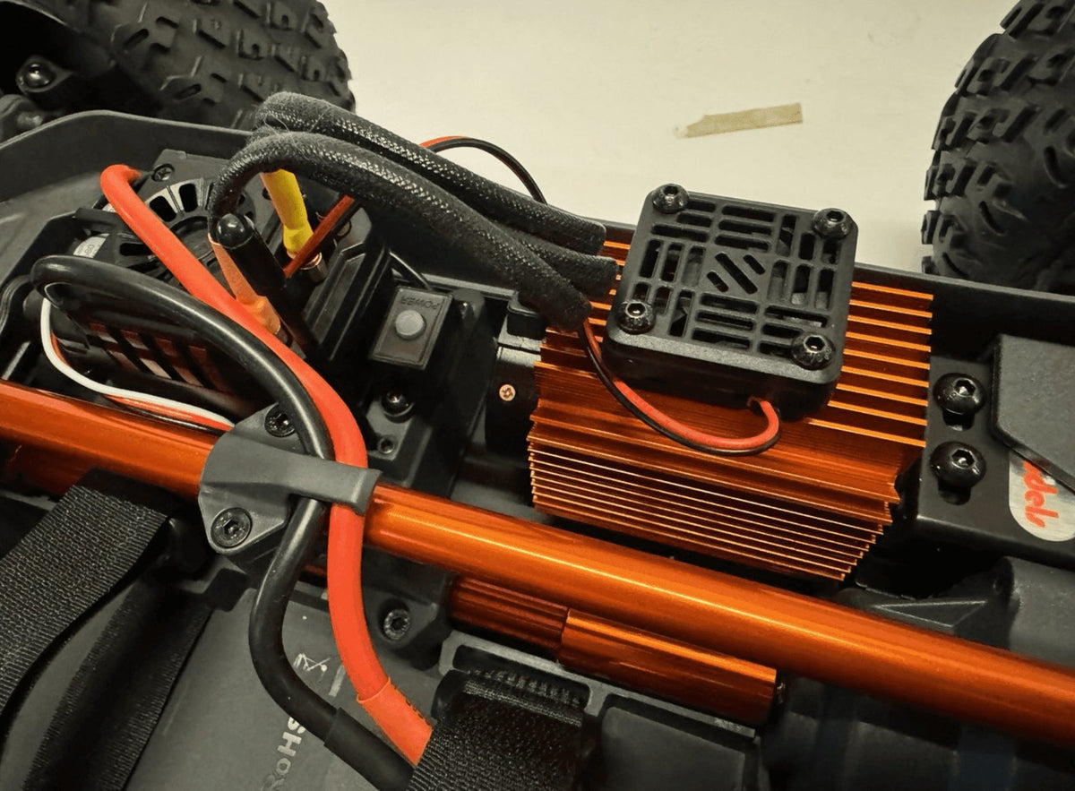 DF Models Truggy Z-10 Competition 1/8 Brushless RTR 70km/h - 3146 - Breizh Modélisme.