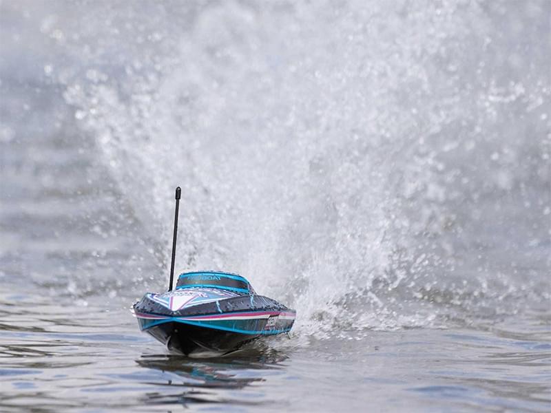 Bateau Télécommandé ProBoat Recoil 2 18 brushless RTR noir" - Breizh Modélisme.