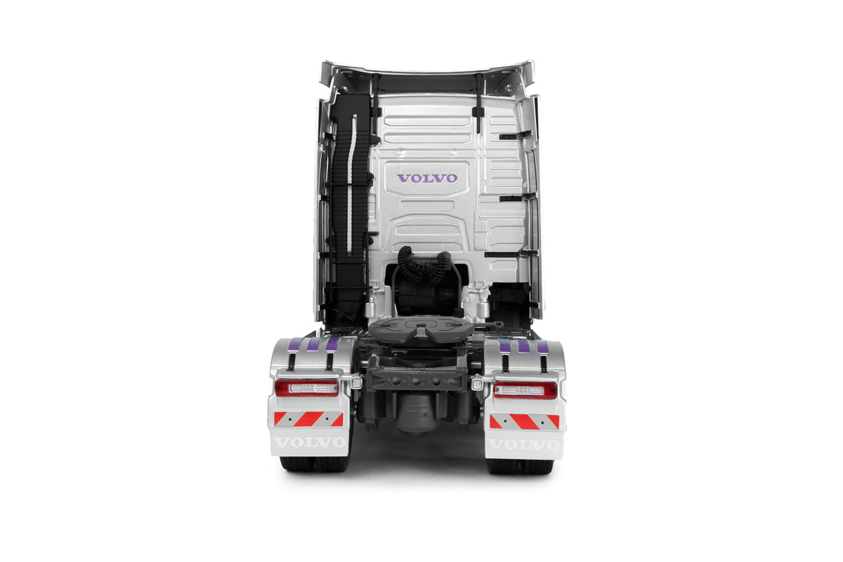 Solido S2400105 Voiture miniature collection 1/24 FH Globetrotter XL argent/violet 2023 - Breizh Modélisme.