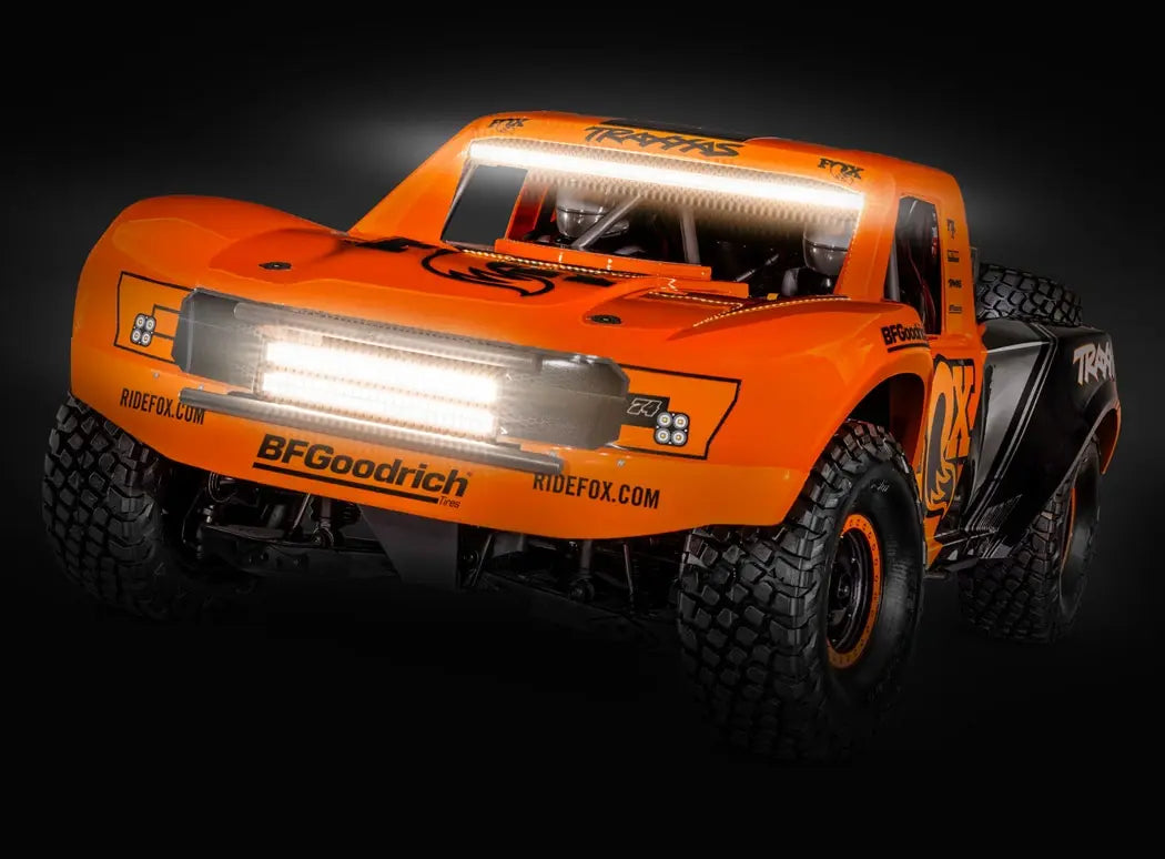 Traxxas UDR FOX Unlimited Desert Racer 4WD avec leds 85086-4 - Breizh Modélisme.