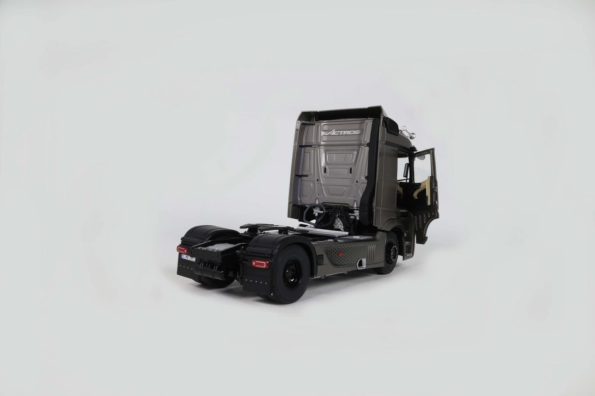 Solido S2400205 Camion miniature collection 1/24 Mercedes-Benz Actros L Argent mat 2021 - Breizh Modélisme.