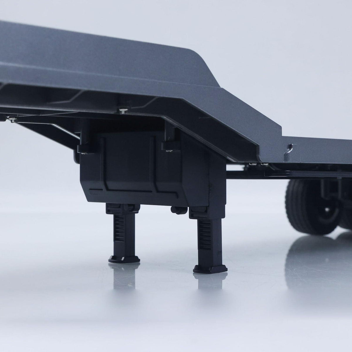Huina CY1502S – Remorque porte-engins grise pour camion Scania 770S