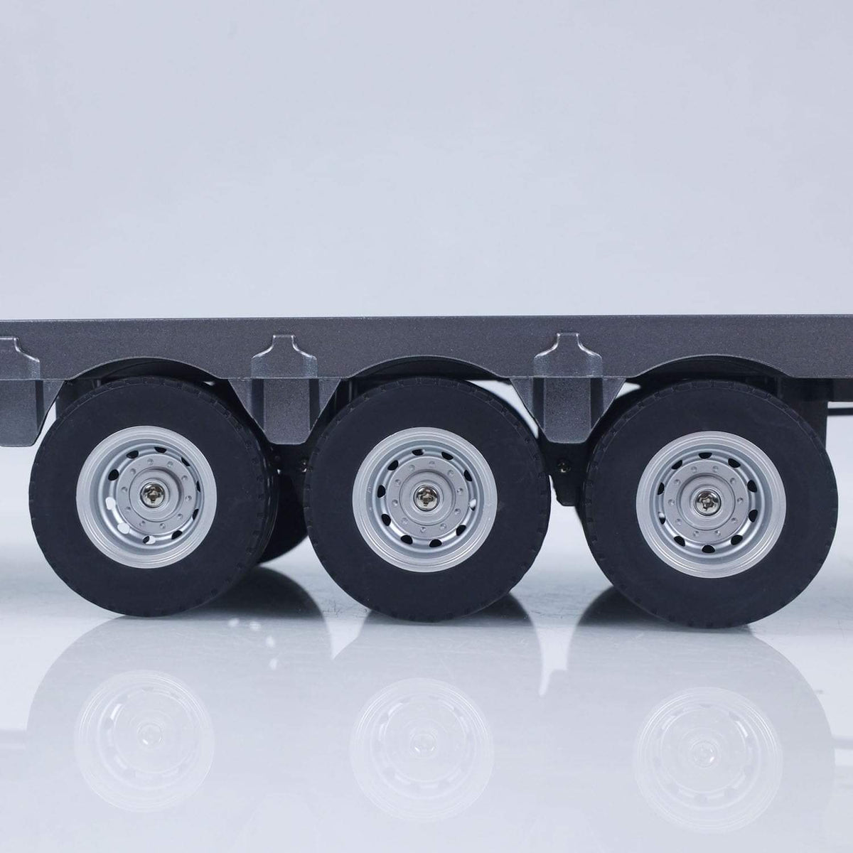 Huina CY1502S – Remorque porte-engins grise pour camion Scania 770S