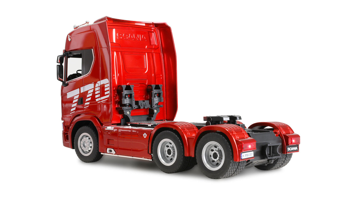 Amewi Scania 770S rouge 1/24 avec remorque porte-engins RC - Breizh Modélisme.