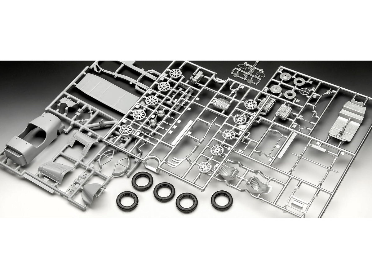 Maquette Revell Starter kit 77751 Aston Martin Ulster avec accessoires de base