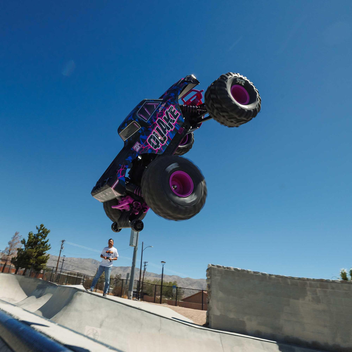 Monster truck RC Arrma Quake 223S 2WD 1/10 brushless RTR violet – ARA3537T3