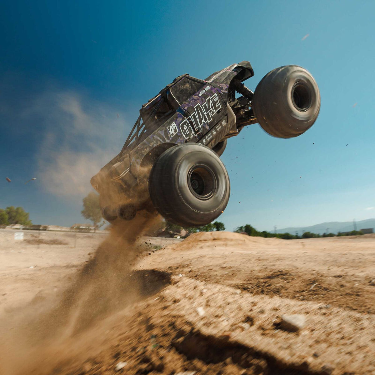 Monster truck RC ARRMA Quake 4S DSC 4x4 RTR 1/8 noir/perle – ARA4437T3