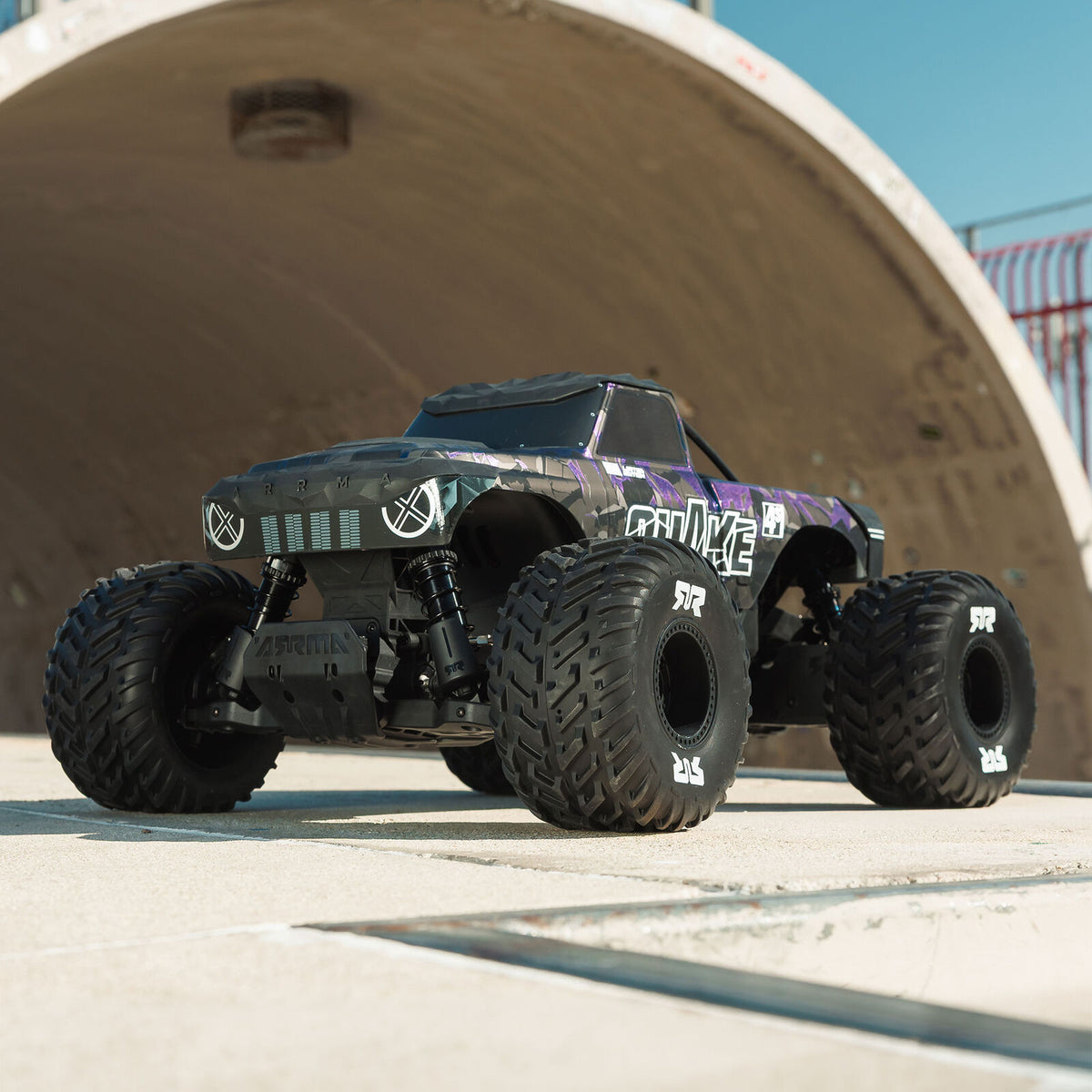 Monster truck RC ARRMA Quake 4S DSC 4x4 RTR 1/8 noir/perle – ARA4437T3