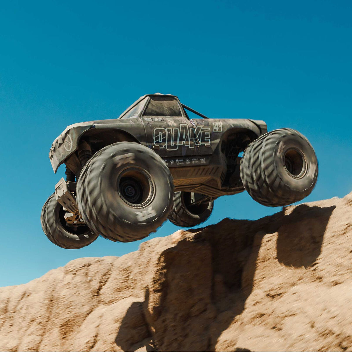 Monster truck RC ARRMA Quake 4S DSC 4x4 RTR 1/8 noir/perle – ARA4437T3