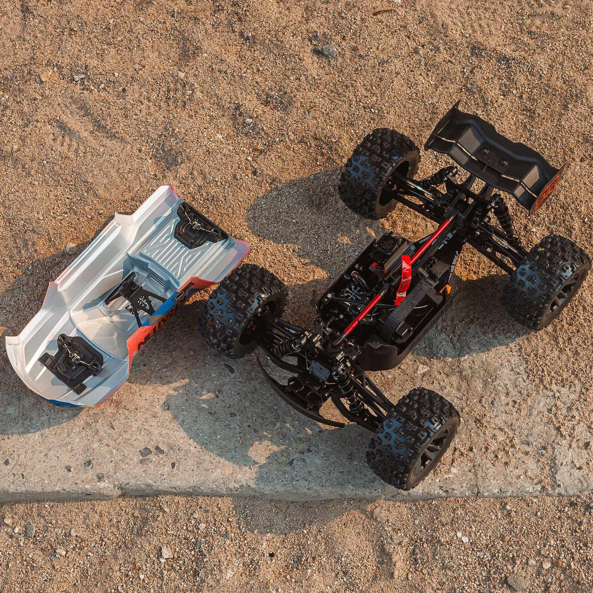 ARRMA Kraton 6S V6 4X4 BLX Brushless Monster 1/8 RTR bleu ARA8608V6T4