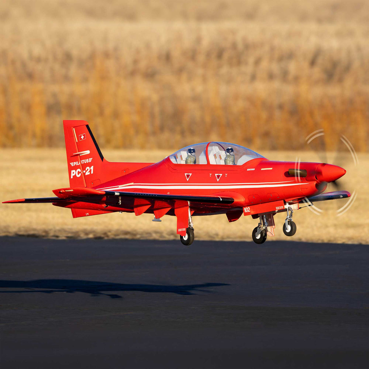 Avion RC E-flite Pilatus PC-21 1,3 m PNP – EFL14975 - Breizh Modélisme.