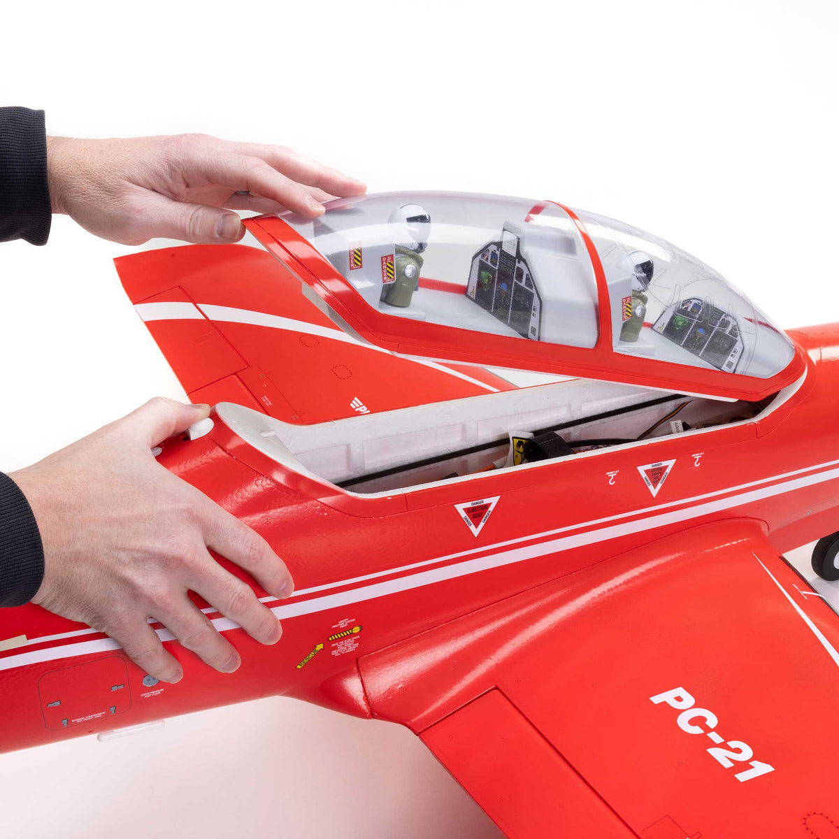 Avion RC E-flite Pilatus PC-21 1,3 m PNP – EFL14975 - Breizh Modélisme.