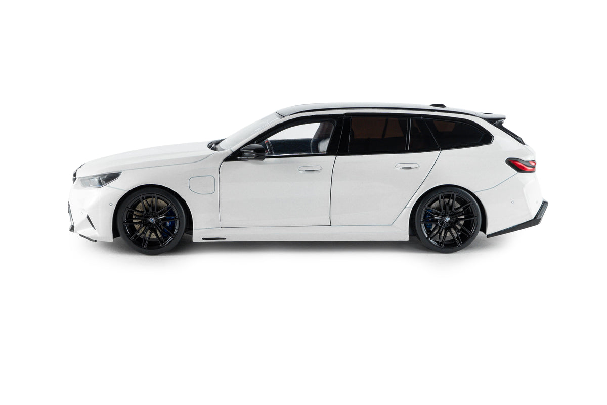 Solido S1814802 Voiture miniature collection 1/18 BMW M5 Touring – Alpine White Solid – 2025
