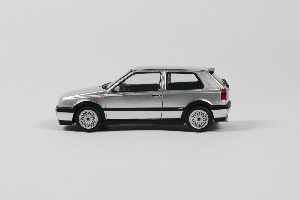 Voiture miniature 1/43 Volkswagen Golf MKIII vr6 argent diamant 1994 Solido S4316403 - Breizh Modélisme.