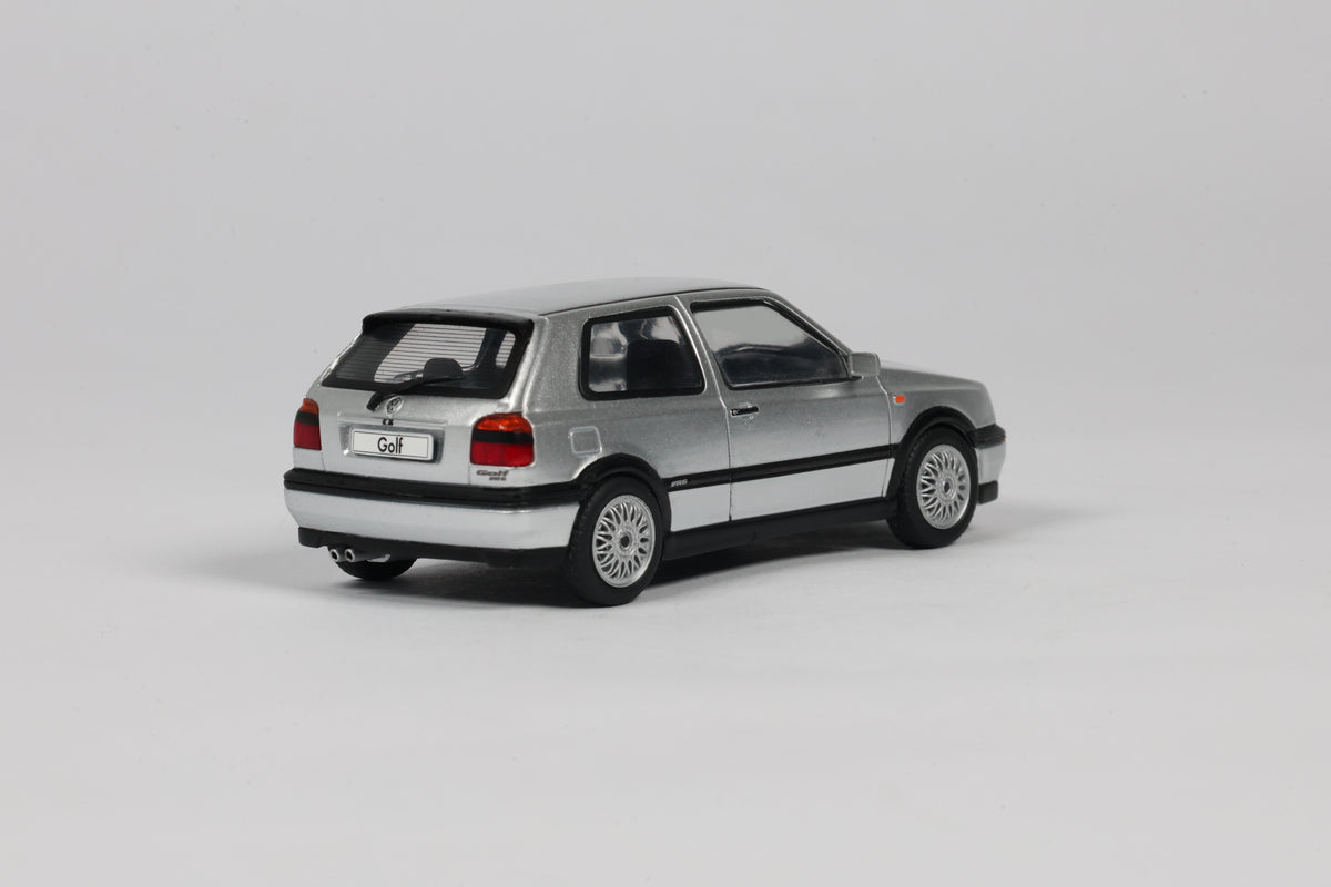 Voiture miniature 1/43 Volkswagen Golf MKIII vr6 argent diamant 1994 Solido S4316403 - Breizh Modélisme.