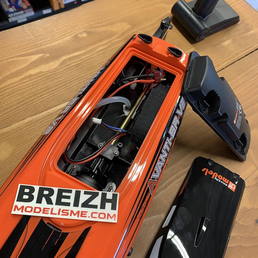 Bateau Télécommandé pour enfants AVANTI BR V2 - Breizh Modélisme.