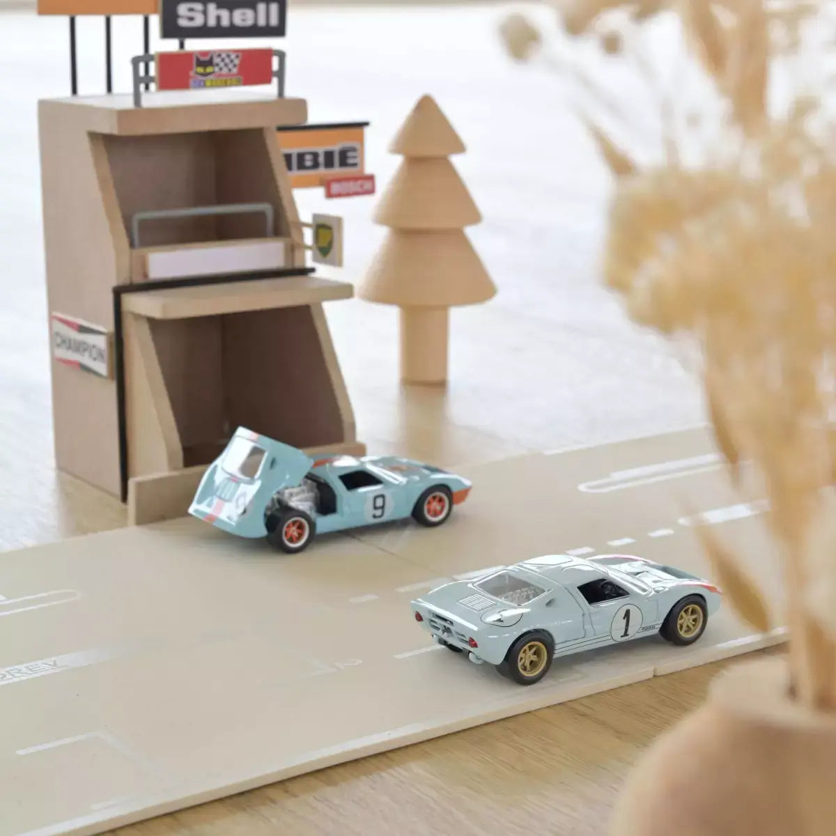 Voiture miniature 1/43 Porsche 911 GTS 2024 Gris Argent polaire Jet-car Norev - Breizh Modélisme.