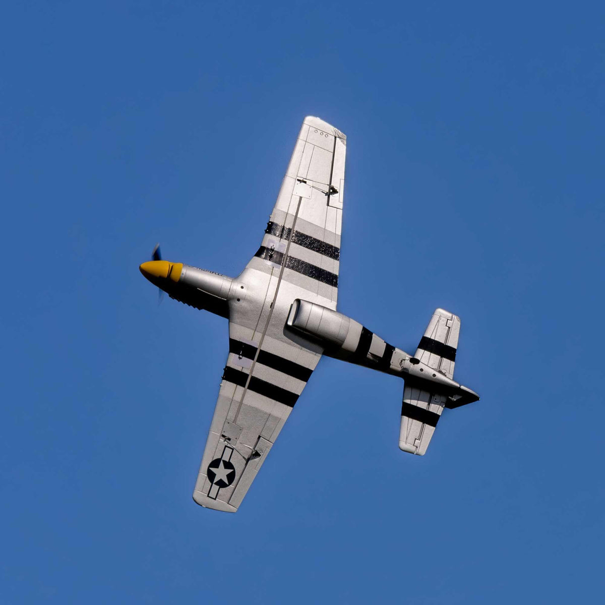 Avion E-Flite P-51D Mustang 1,0 m BNF Basic avec AS3X+ et SAFE EFL02650 - Breizh Modélisme.