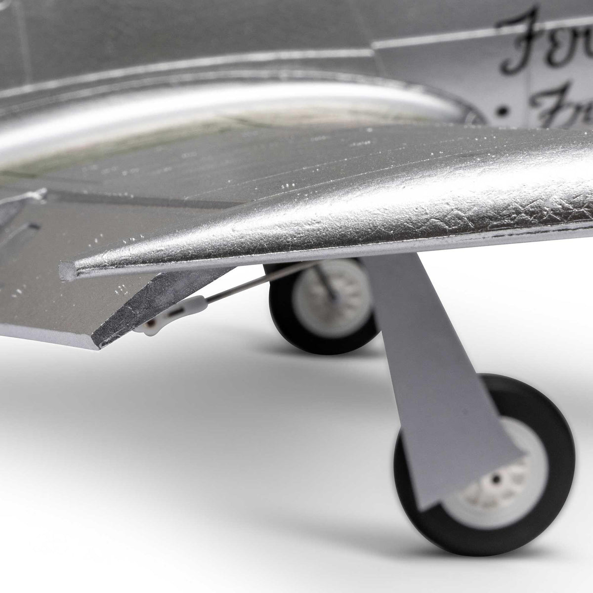 Avion E-Flite P-51D Mustang 1,0 m BNF Basic avec AS3X+ et SAFE EFL02650 - Breizh Modélisme.