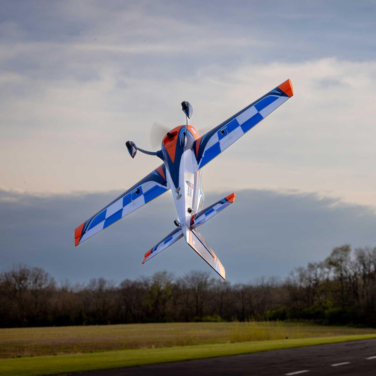 Avion RC E-Flite Extra 330 1,3 m BNF Basic avec AS3X et SAFE - EFL05050 - Breizh Modélisme.