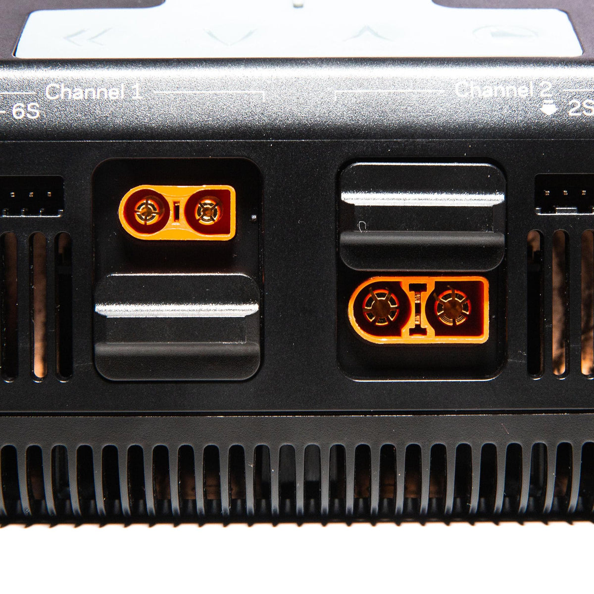 Chargeur intelligent S2200 G2 AC 2x200W International - SPMXC2010I - Breizh Modélisme.