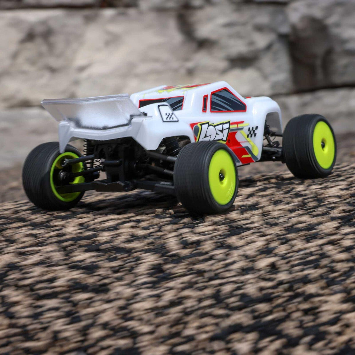 Stadium truck Losi 1/28 Micro-T 2S 2WD RTR blanc LOS-1392T1 - Breizh Modélisme.