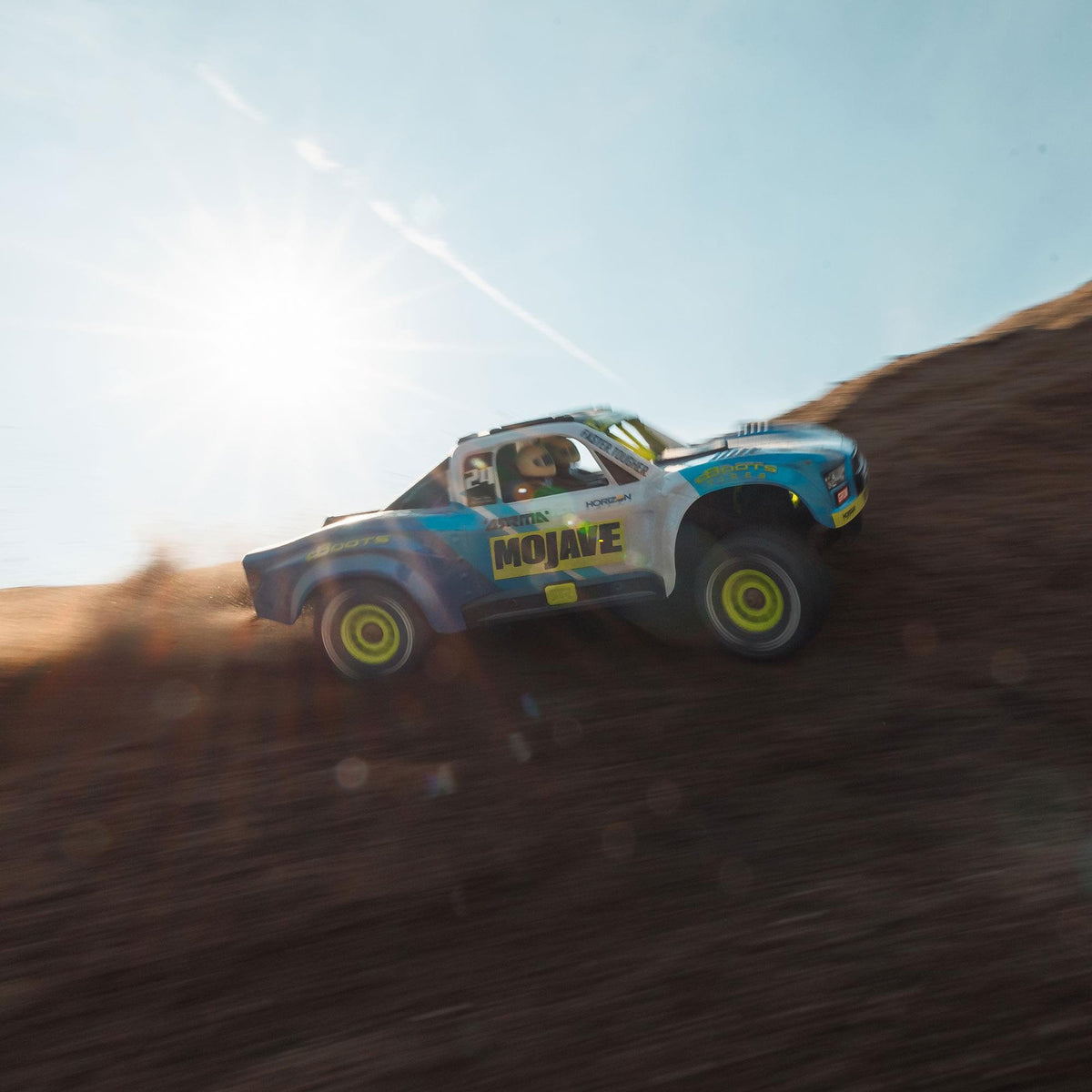 Arrma Mojave Grom Mega 1/16 380 4X4 Small Scale Desert Truck RTR blanc/bleu - Breizh Modélisme.