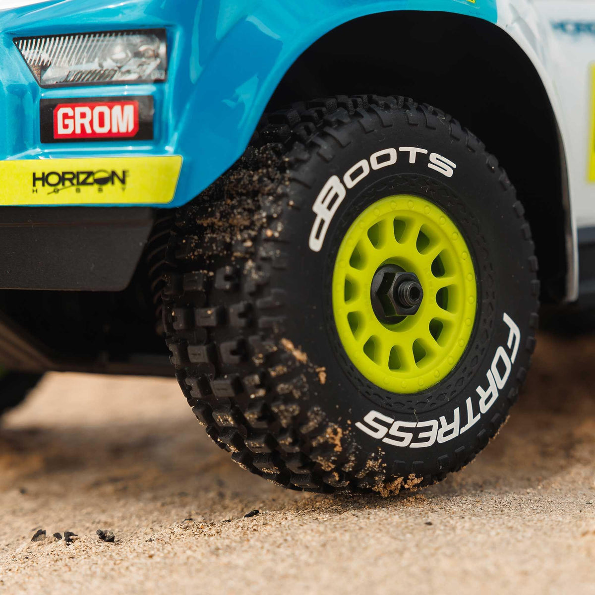 Arrma Mojave Grom Mega 1/16 380 4X4 Small Scale Desert Truck RTR blanc/bleu - Breizh Modélisme.
