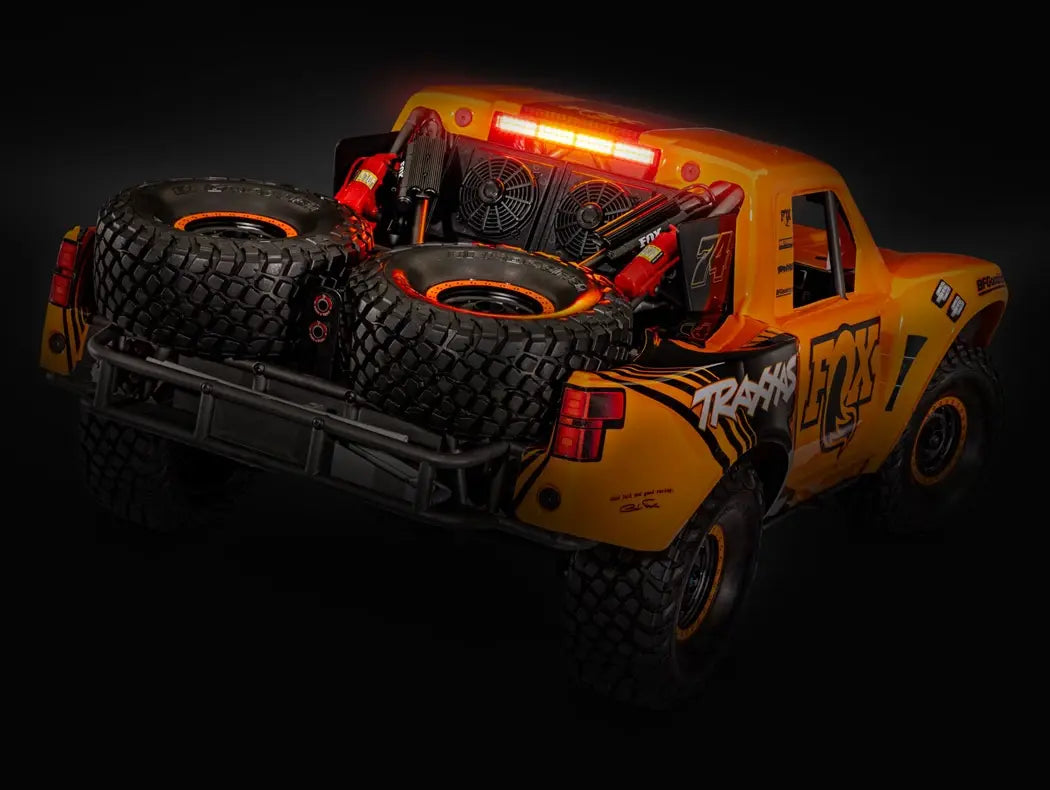 Traxxas UDR FOX Unlimited Desert Racer 4WD avec leds 85086-4 - Breizh Modélisme.